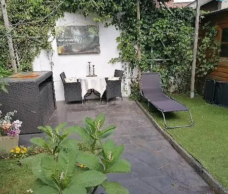 לינה וארוחת בוקר Art Galerie